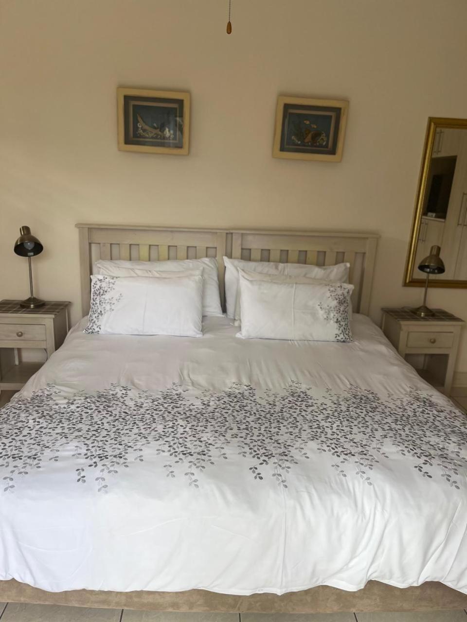At Sta-Plus Guest House Port Elizabeth Exterior photo